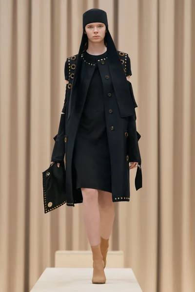 Look 17